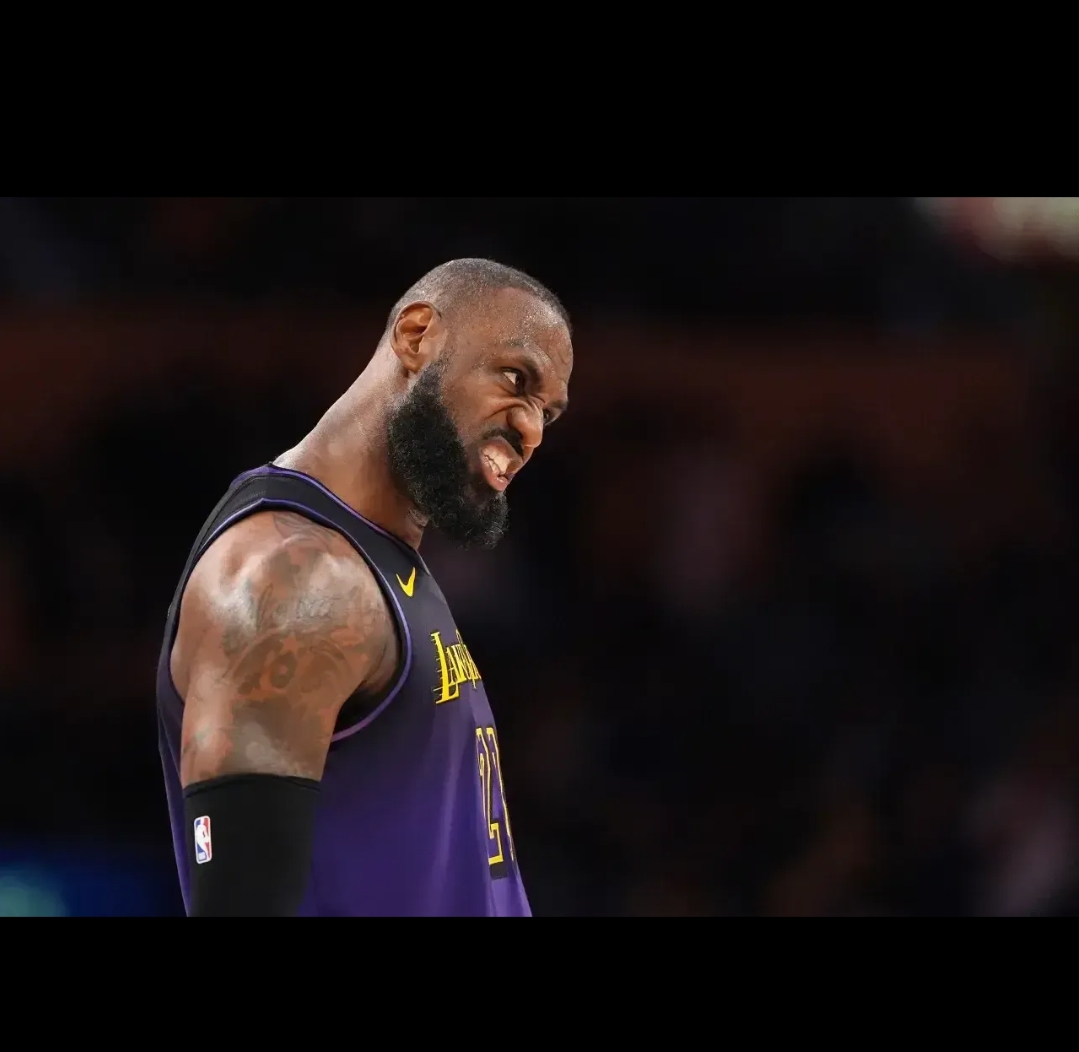 九游娱乐-包含詹姆斯重返赛场，出色发挥首场状态出色，切尔西观众沸腾！观众掌声雷动的词条