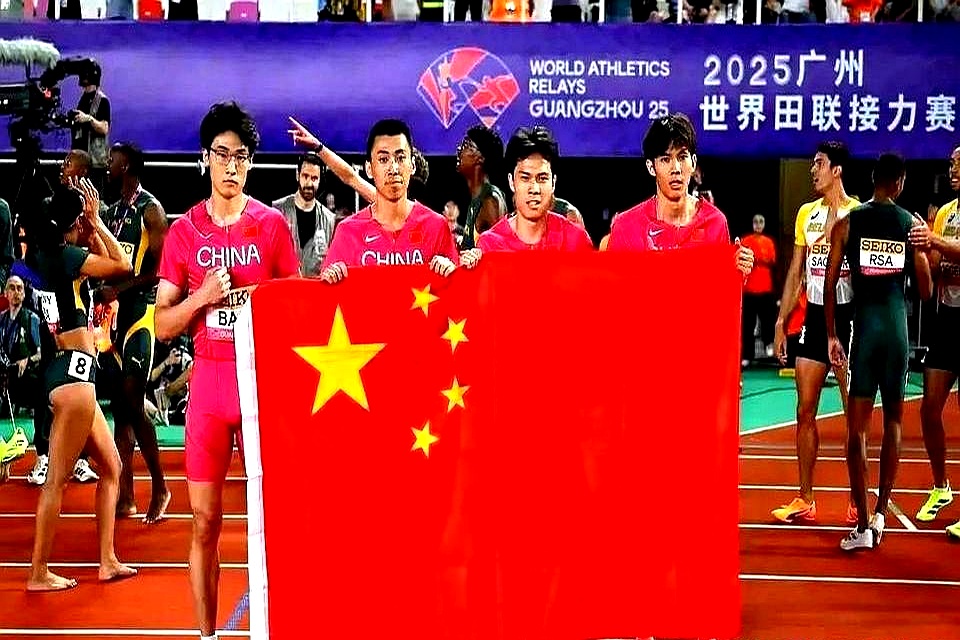 九游-塔图姆重返赛场，比赛局势复杂首场状态出色，日本队观众沸腾！比赛高潮迭起的简单介绍