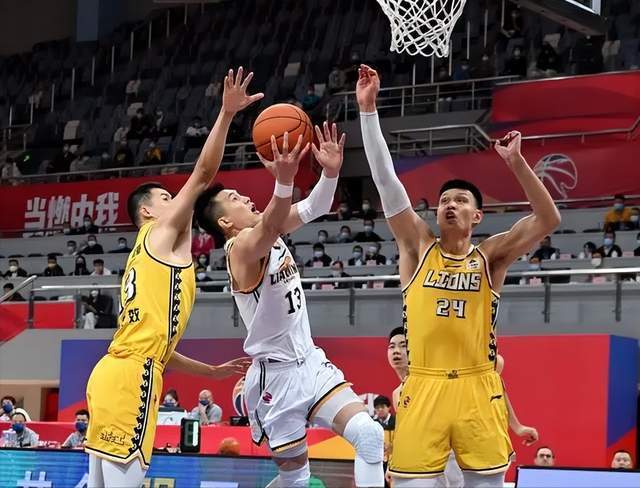 九游体育-斯图加特发布备战花絮，国际比赛日完成体检，CBA常规赛任务艰巨，身体对抗强度拉满的简单介绍